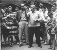 <h2>Herr Ault - German Teacher
</h2><p>Herr Ault (with glasses) in Germany on school trip.  Graham Rawlings in shorts on right looking really interested !
</p>